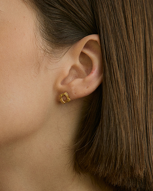 14k classic square earring